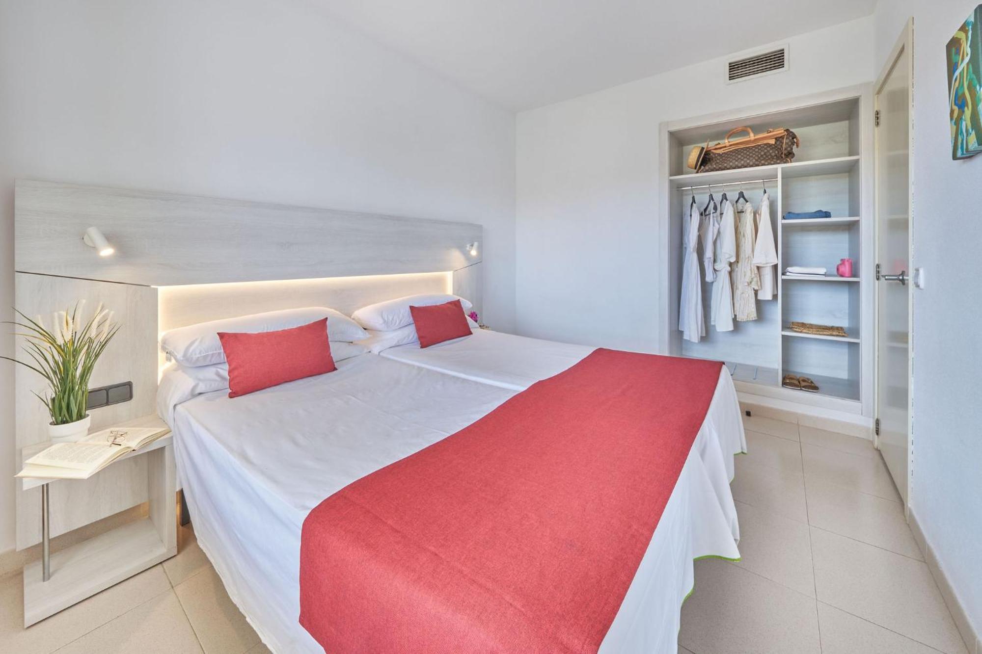 Hotel Illot Suites Cala Ratjada  Exterior photo