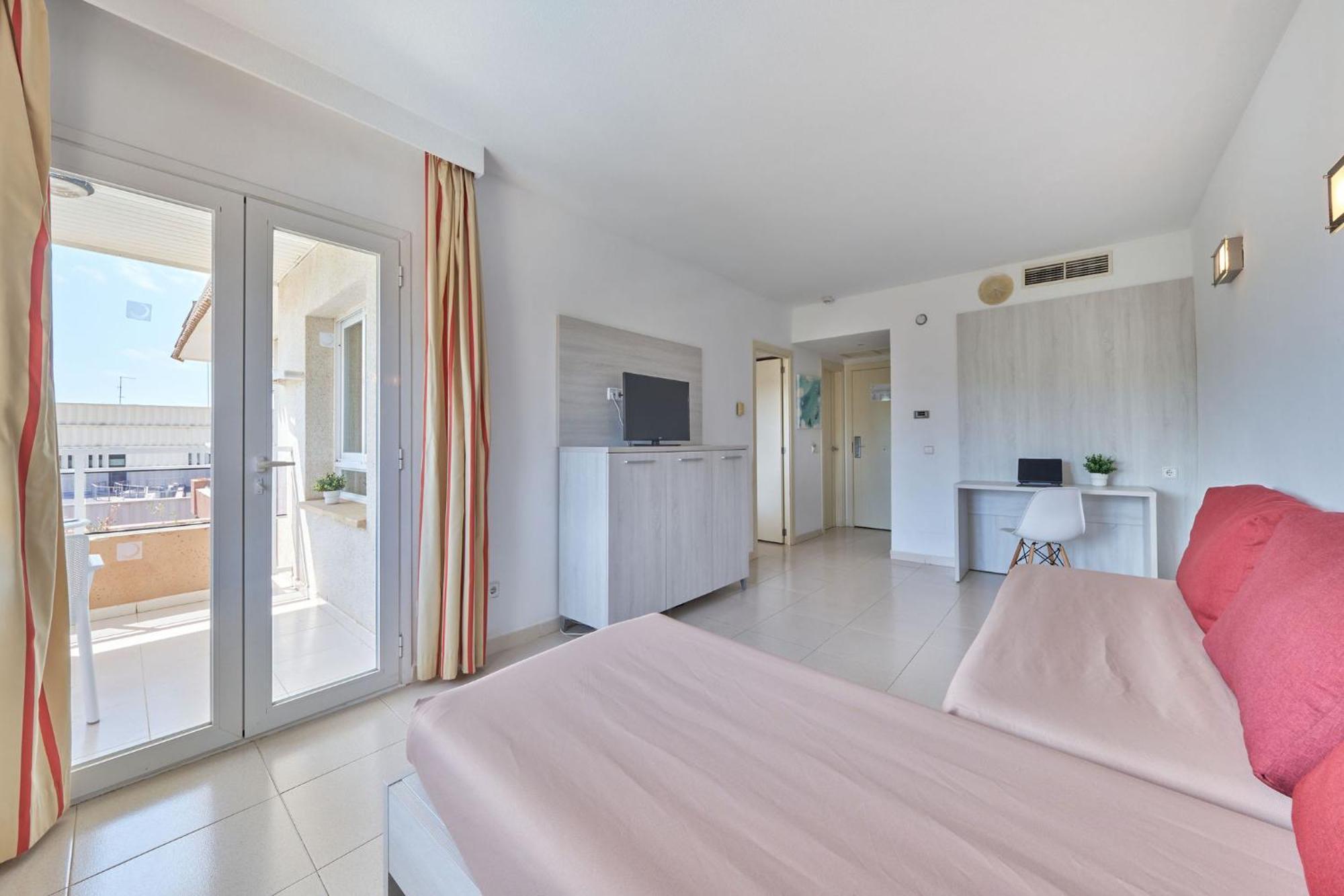 Hotel Illot Suites Cala Ratjada  Exterior photo